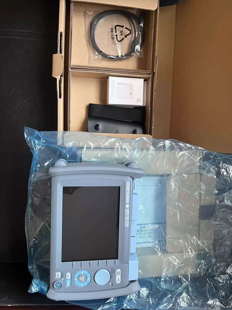 Optical Time Domain Reflectometer Otdr 1310 1550Nm - Réflectomètre optique temporel (OTDR) Yokogawa AQ1000